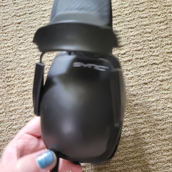 HOWARD LEIGHT Black Over-Ear Headphones - Picture 10 of 11